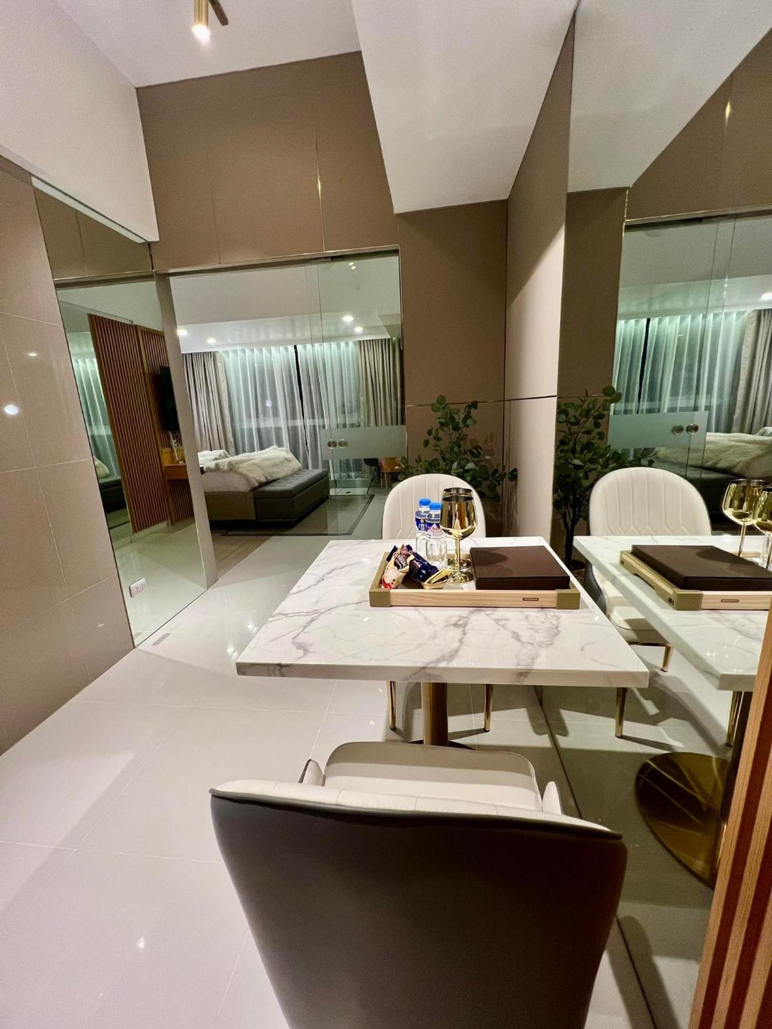 Hotel Vibe Condo At Uptown Parksuites Bgc Taguig Eksteriør bilde