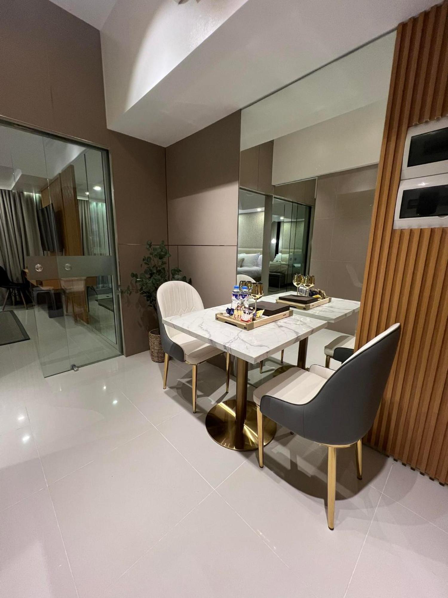 Hotel Vibe Condo At Uptown Parksuites Bgc Taguig Eksteriør bilde
